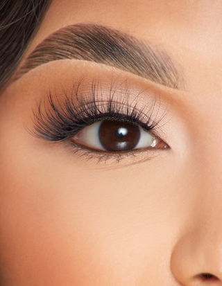 P.Louise Lashes - Stralende romantiek