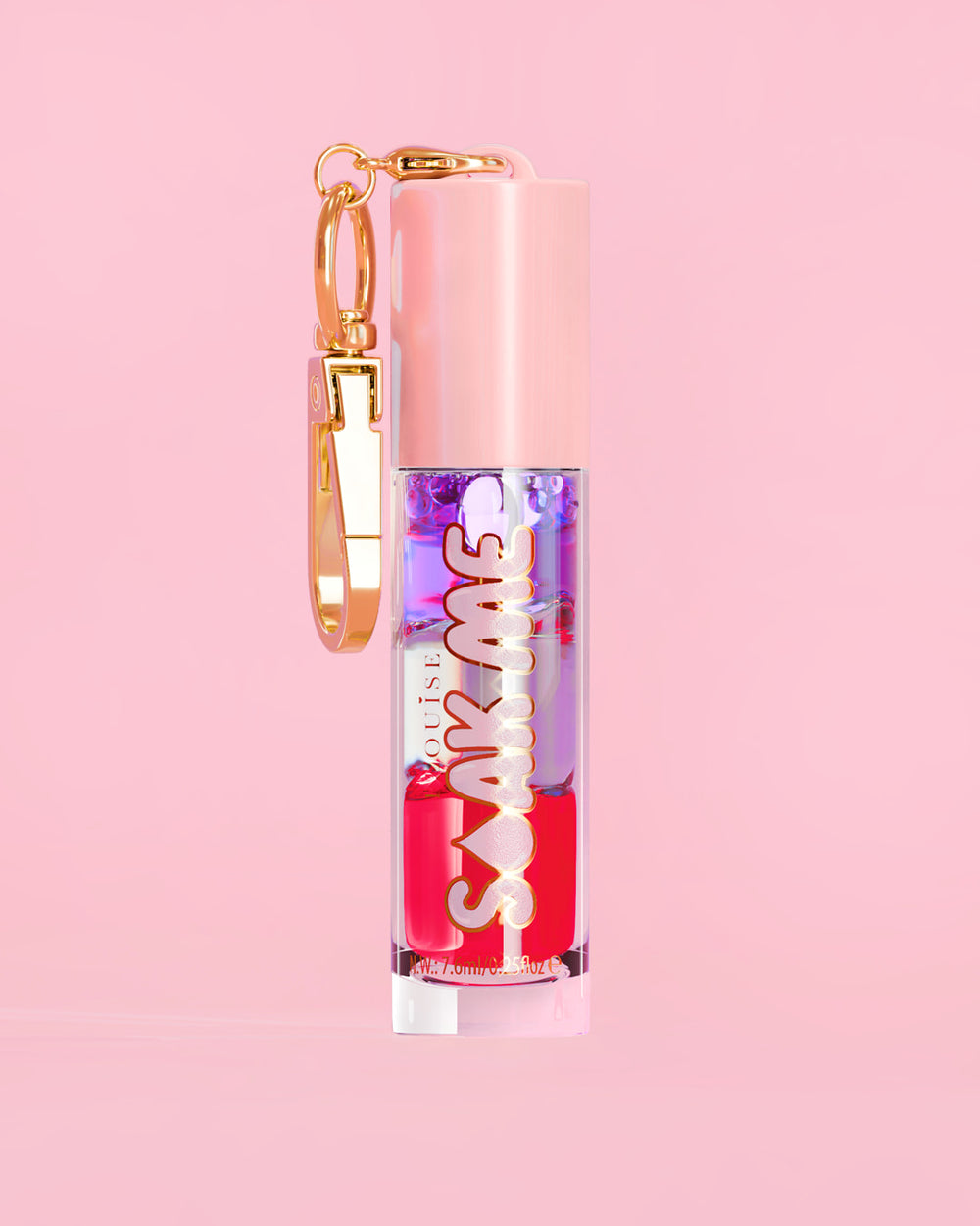 P. Louise Soak Me Lippenöl mit buntem Schichtöl in einer rosa Tube mit goldenem Verschluss auf rosa Hintergrund