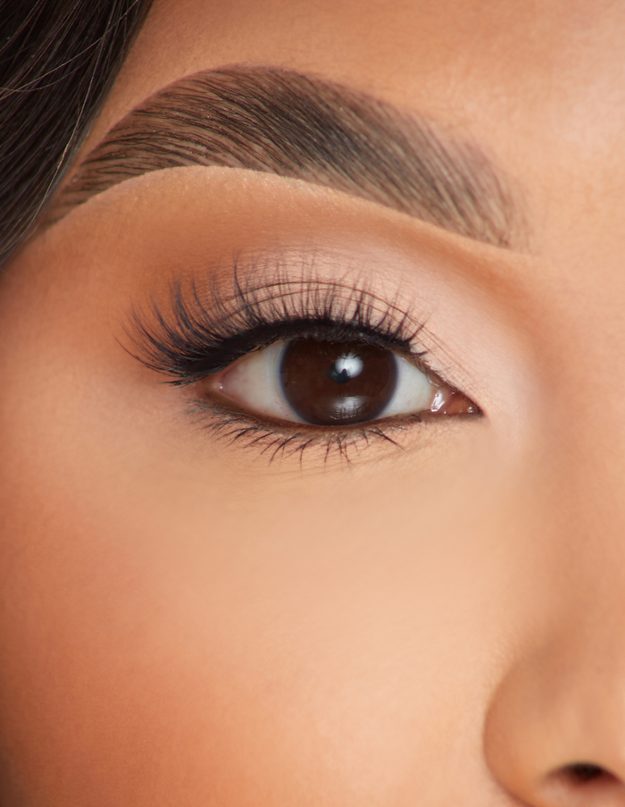 Falsche Wimpern „Eine letzte Liebe“.