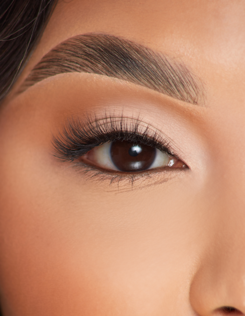 Falsche Wimpern für einen reinen Zweck