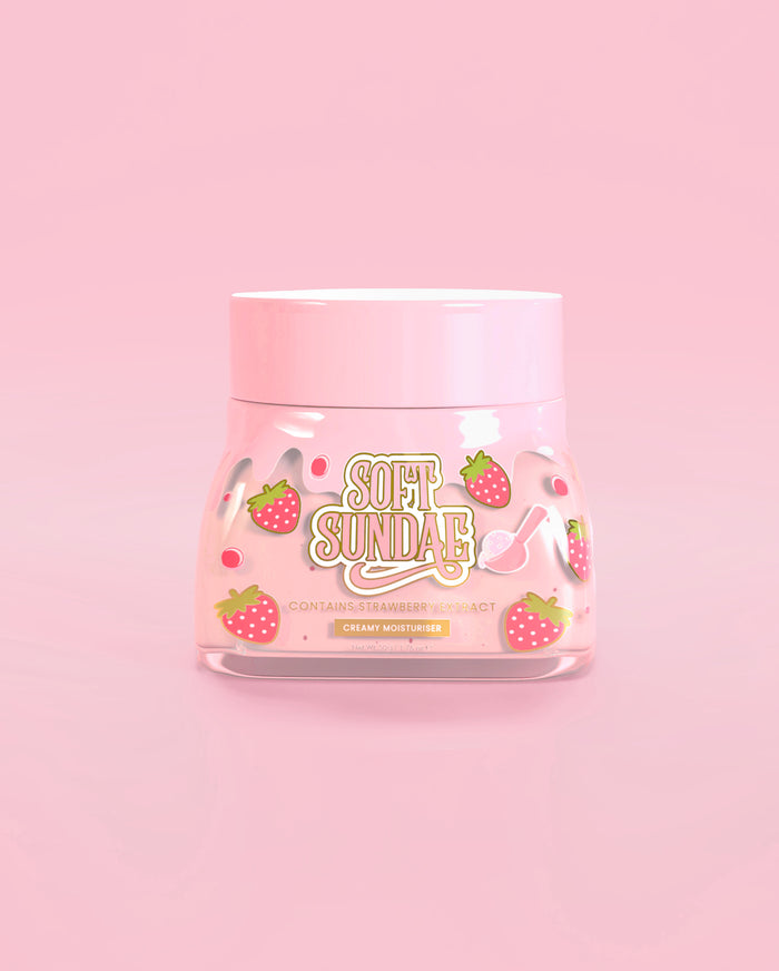 Rosafarbenes Glas mit P. Louise Soft-Eisbecher-Feuchtigkeitscreme auf rosa Hintergrund