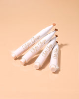 Una imagen de cuatro mascarillas de labios con color P.Louise Softie Swipe con aroma a pastel de coco apiladas una contra otra con un fondo beige
