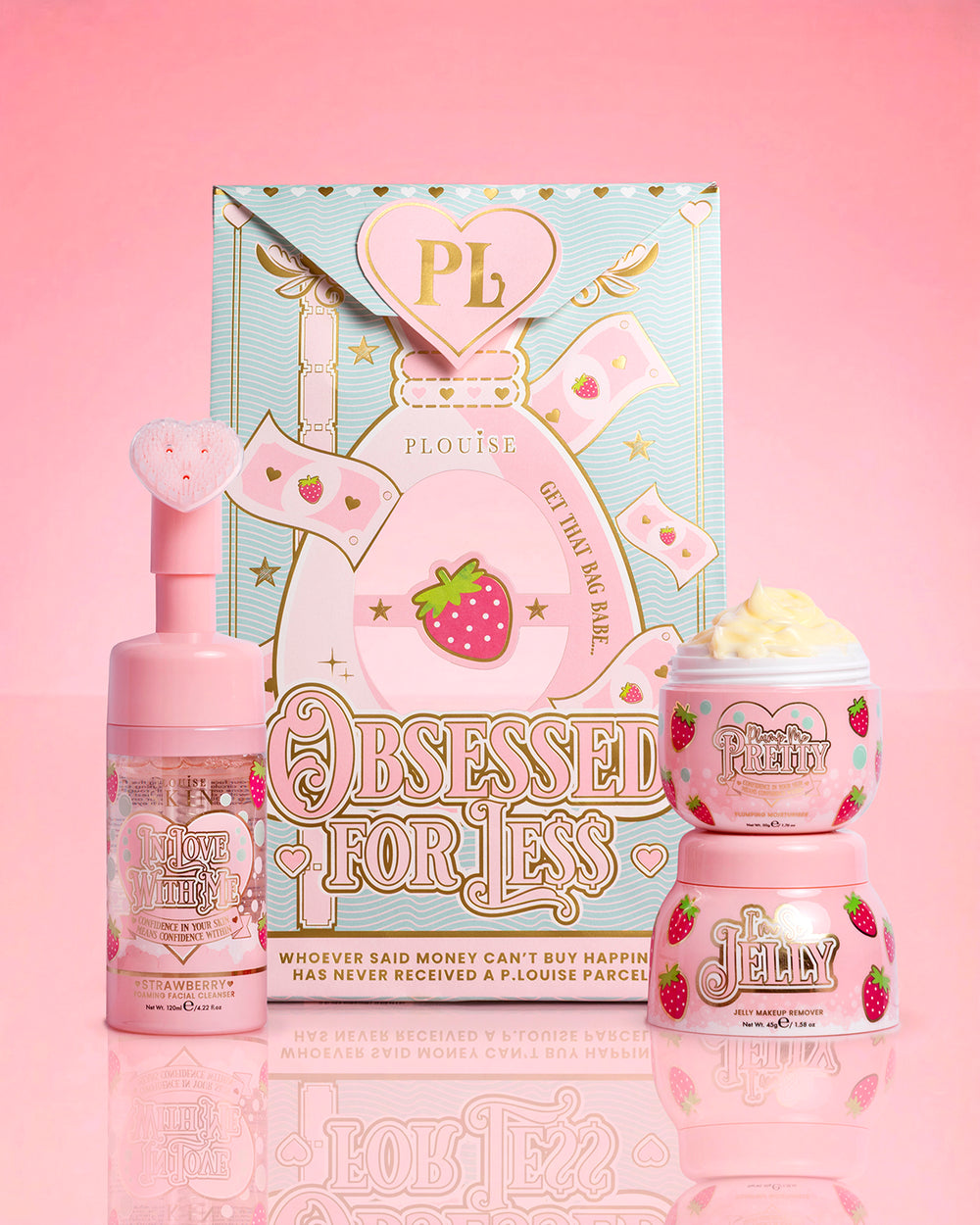 P.Louise Strawberry Obsessed For Less Obsessed For Bad Bitch auf rosa Hintergrund