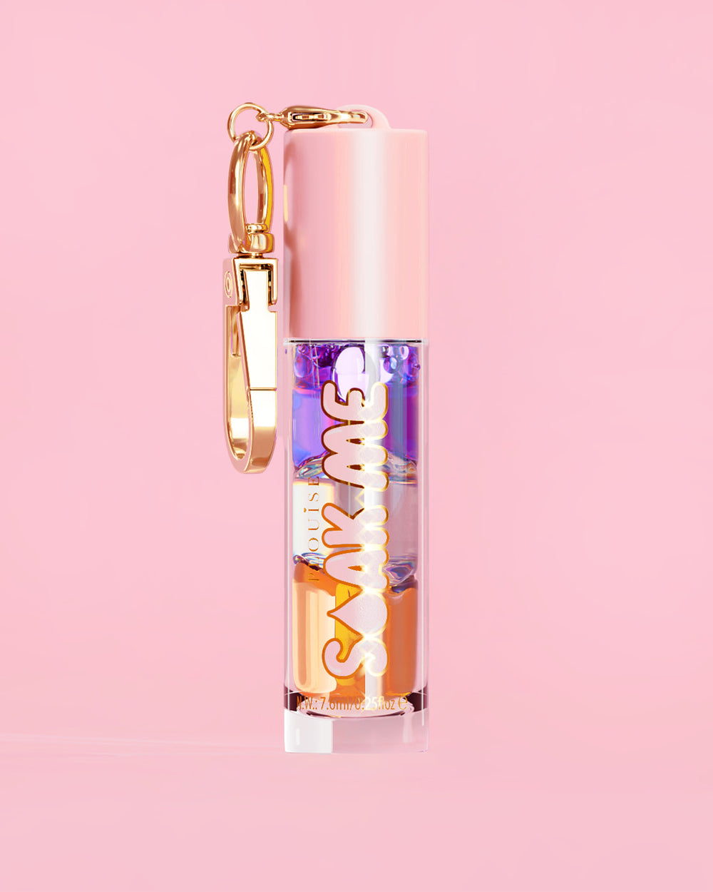 P. Louise Soak Me Lippenöl mit buntem Schichtöl in einer rosa Tube mit goldenem Verschluss auf rosa Hintergrund
