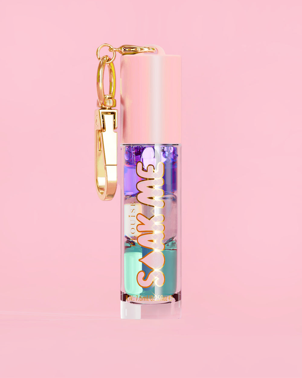 P. Louise Soak Me Lippenöl mit buntem Schichtöl in einer rosa Tube mit goldenem Verschluss auf rosa Hintergrund