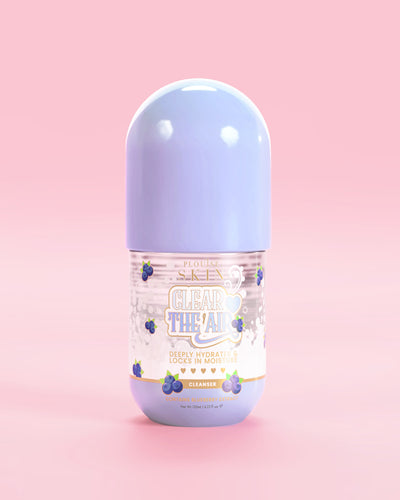 Flasche P. Louise Clear The Air Blueberry Gel Cleanser auf rosa Hintergrund