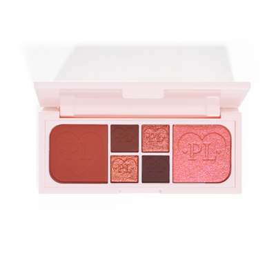 Una imagen de la minipaleta para ojos y rostro Fluffy Fantasy de P.Louise, que presenta mates cremosos y brillos mantecosos en una variedad de tonos colorete y rosa oscuro.