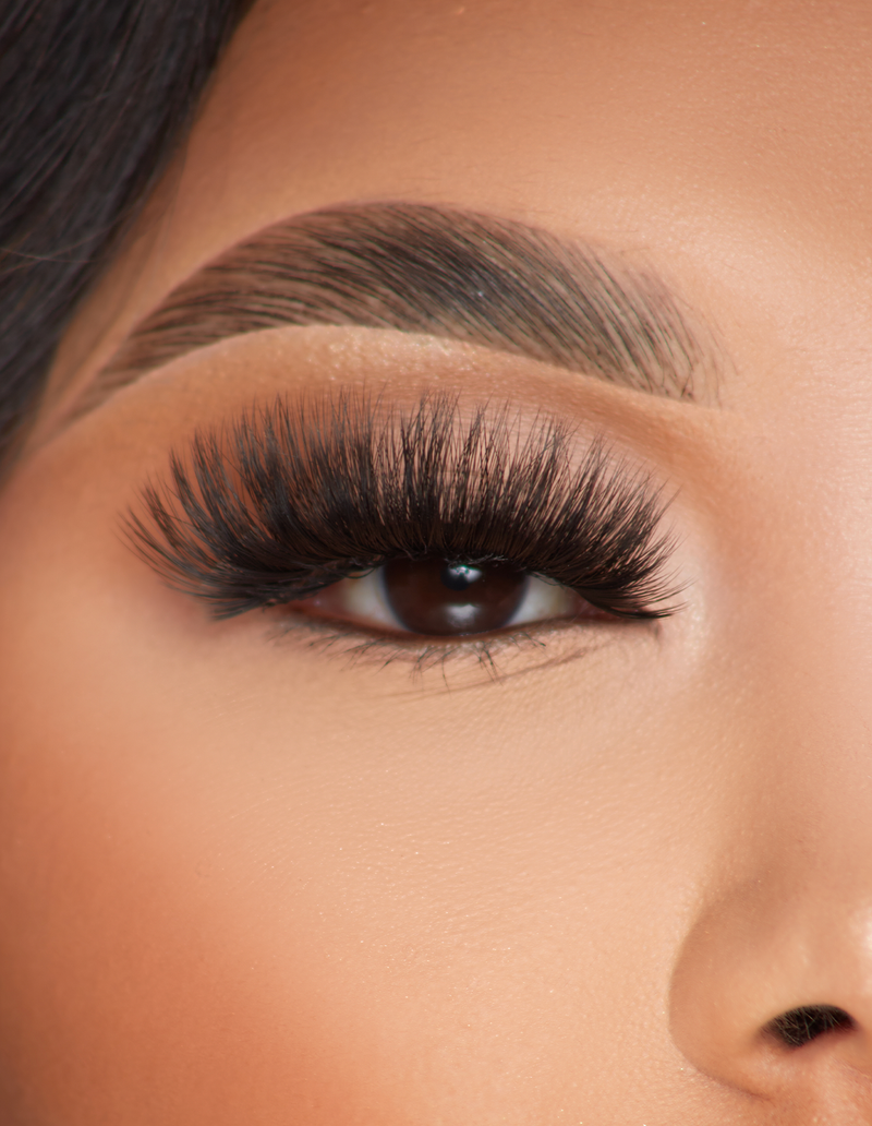 Spannung 1 Künstliche Wimpern mit extra Volumen