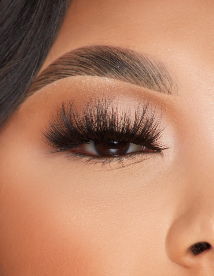 Falsche Wimpern mit extra Volumen von Voltage 2